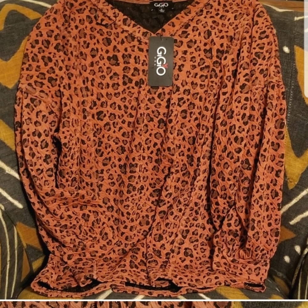 GiGio leopard clay crinkle balloon sleeve blouse - Picture 5 of 5